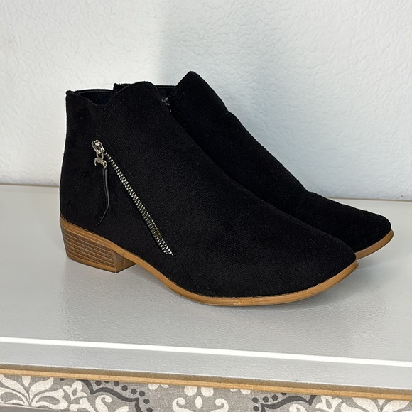Ankle Boot - Black - Picture 2 of 10